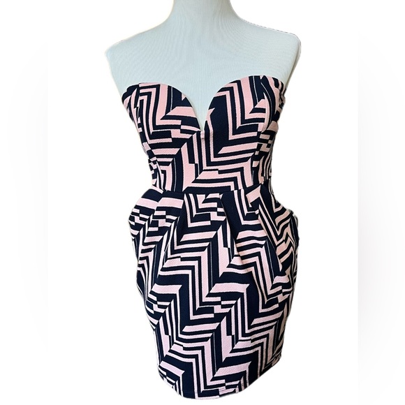 Trac Dresses & Skirts - Soft pink and black pattern mini dress